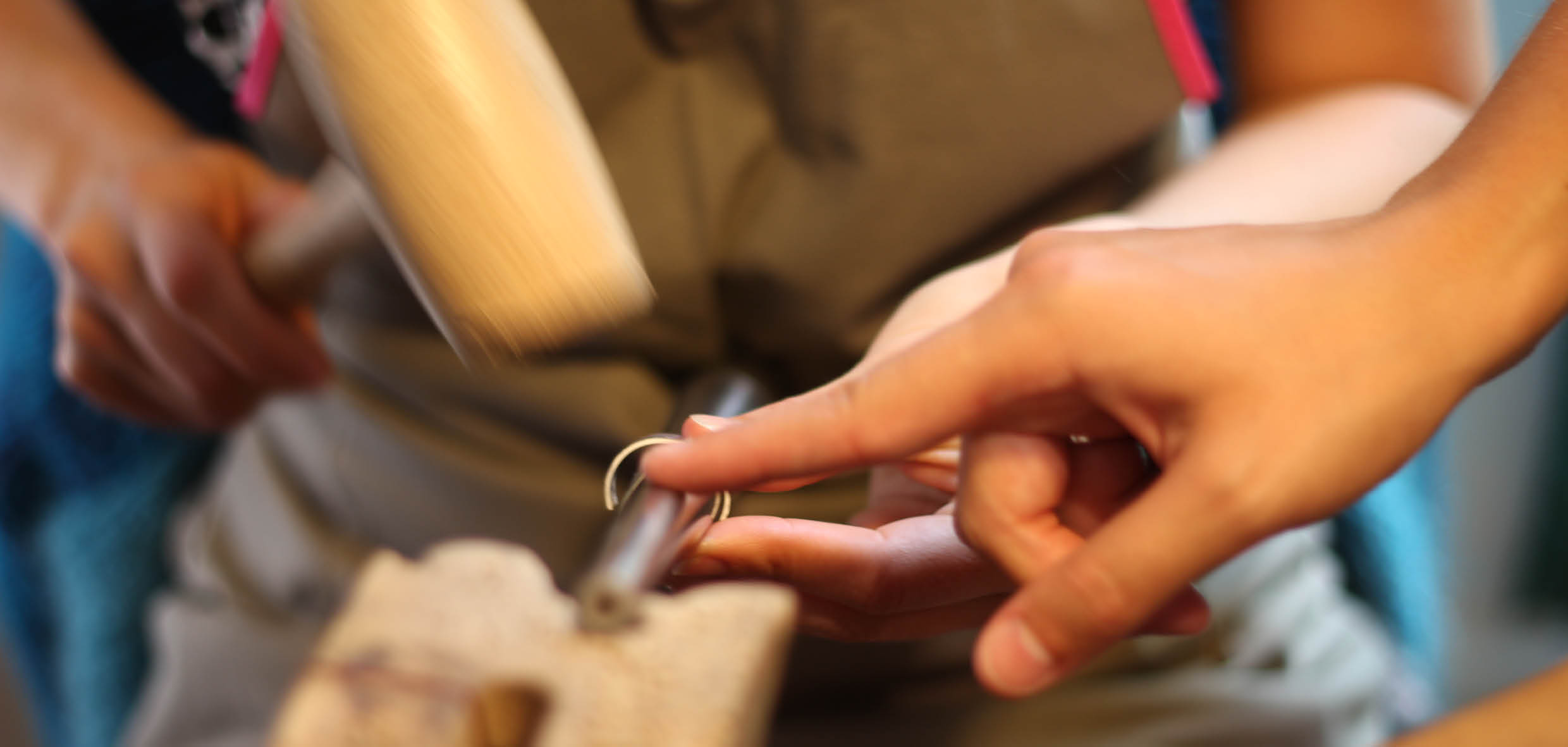 You are currently viewing Ateliers // Participer à la fabrication d’un bijou unique, lors d’un moment d’exception et repartez avec !