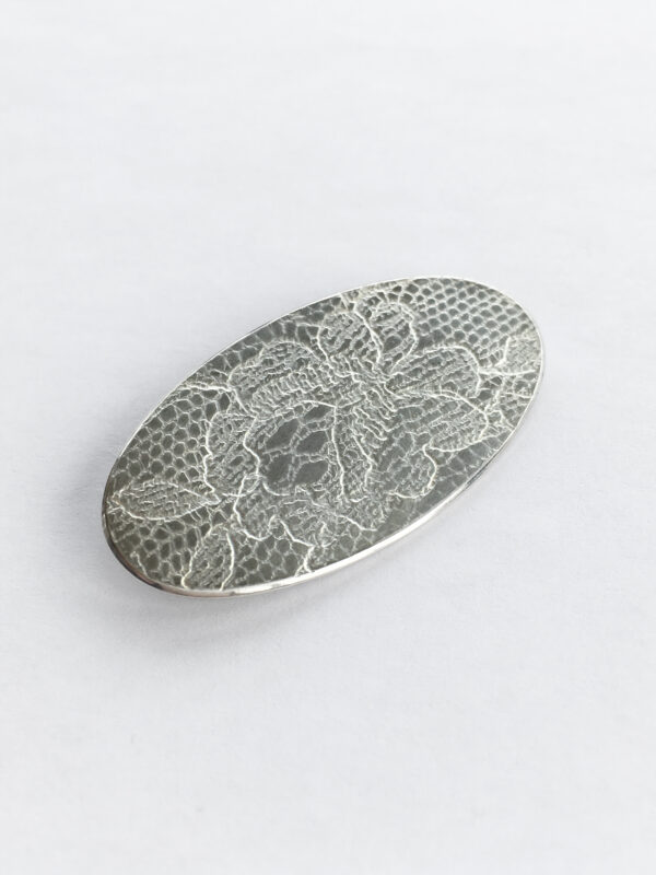 Broche MOTIF argent laminé dentelle