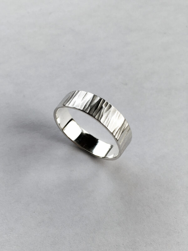 Bague Martelée en argent massif